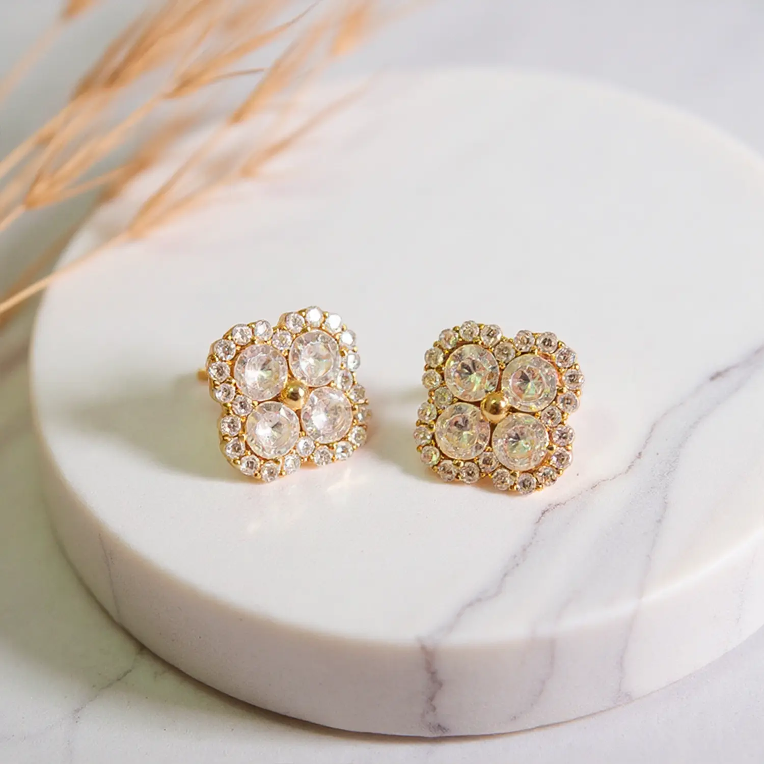 29 Brinco Flor de Zircônias - Imagem 1